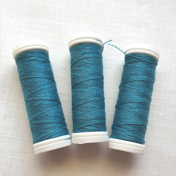 nici lniane turkusowe, turquoise linen threads.