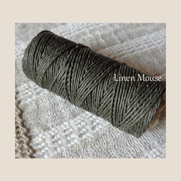 SZNUREK LNIANY 0,9 mm Ciemna Oliwka Mini Szpulka 30mb